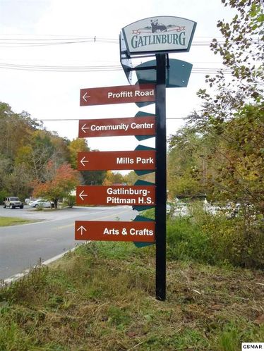 572 Proffitt Rd, Gatlinburg, TN 37738
